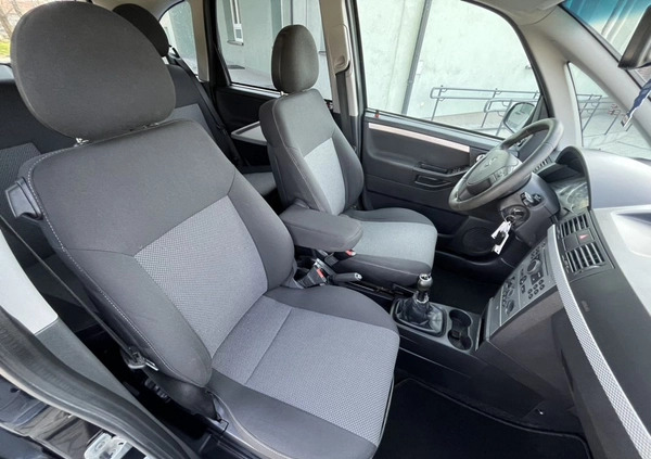 Opel Meriva cena 13900 przebieg: 195000, rok produkcji 2006 z Bieruń małe 232